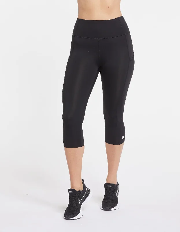 on-the-move-essential-capri-leggings-with-pockets-upf-50-luxe-performance-collection