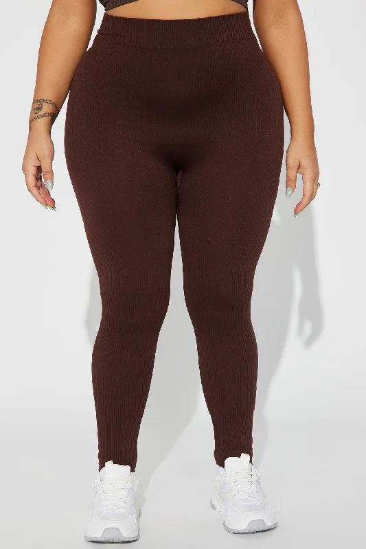 reyna-ribbed-seamless-legging-chocolate